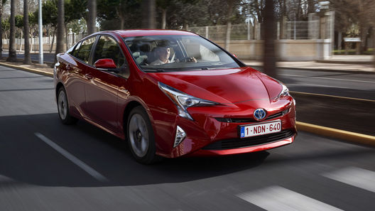 Toyota за 20 лет продала более 10 млн гибридов.
