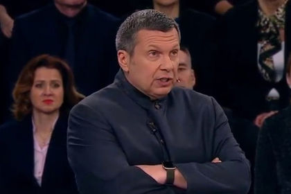 Телеведущий Владимир Соловьев раскритиковал украинского политолога Всеволода Непогодина и выгнал его из студии.