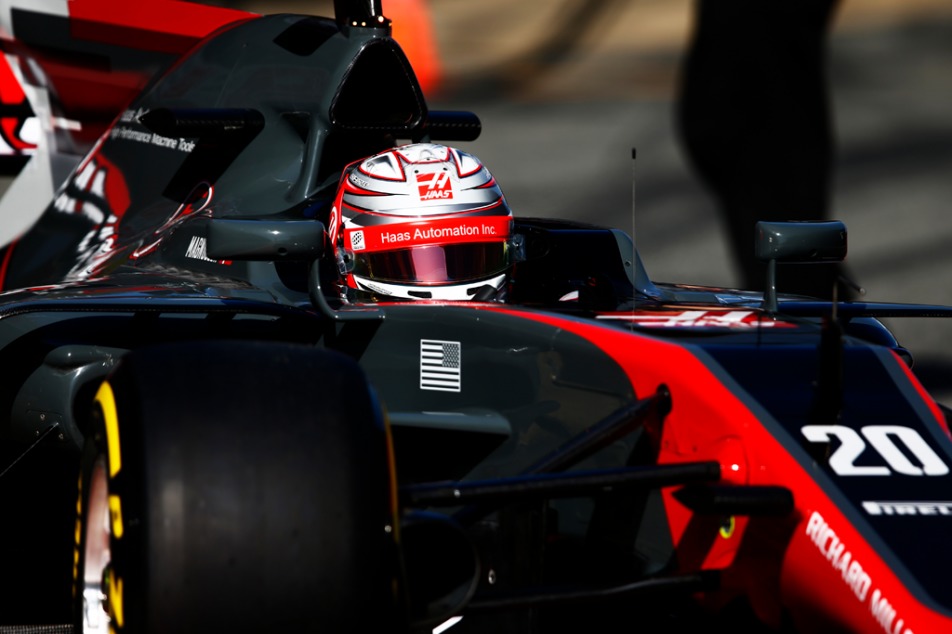 Mit sau adevăr? O mașină F1 poate merge pe tavanul unui tunel
