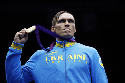 Украинский боксер Усик обиделся на журналистов за вопросы про Крым.