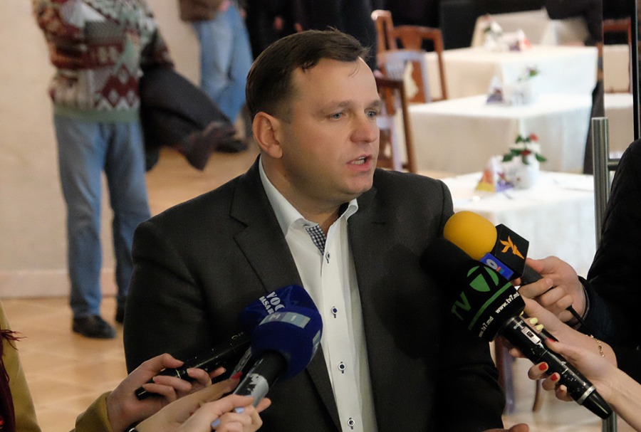 Андрей Нэстасе заявил, что, в то время как народ выживает и ему приходится все труднее жить, «преступная власть» готовится к параду.