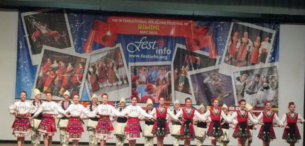 Un colectiv artistic de copii din Comrat a luat „Grand-Prix” în Italia.  Foto: gagauzinfo.md