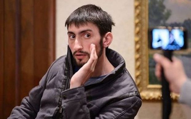 7 апреля Кромской, срезав электронный браслет, сбежал из-под домашнего ареста.