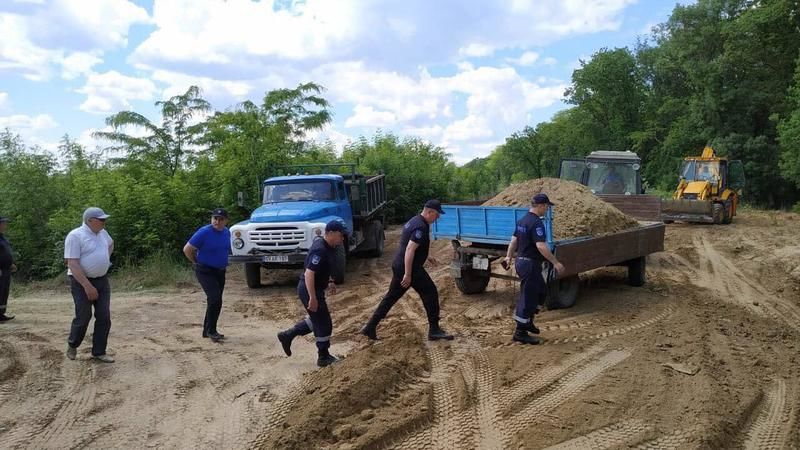 В полевом лагере будут работать более 200 человек.
