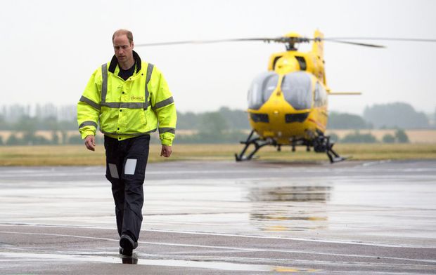 Prințul William renunță la jobul său de pilot de ambulanță aeriană. Foto: libertatea.ro