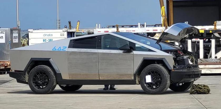 Предсерийный электрический пикап Tesla Cybertruck из автомобильного музея в Лос-Анджелесе продан за $400 000.
