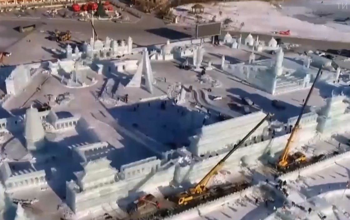  В целом в парке представлены около 39 ледяных скульптур. 