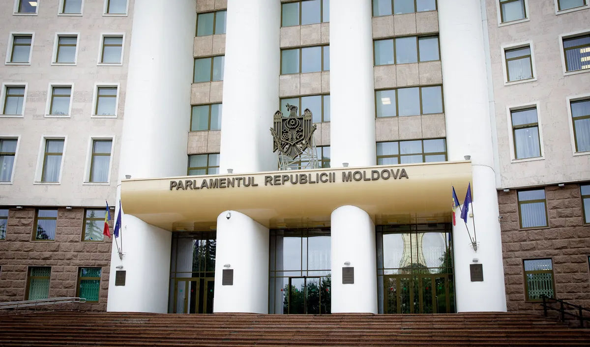 Parlamentul va examina proiectul de lege privind posibilitatea prelungirii stării de urgență până la 90 de zile.