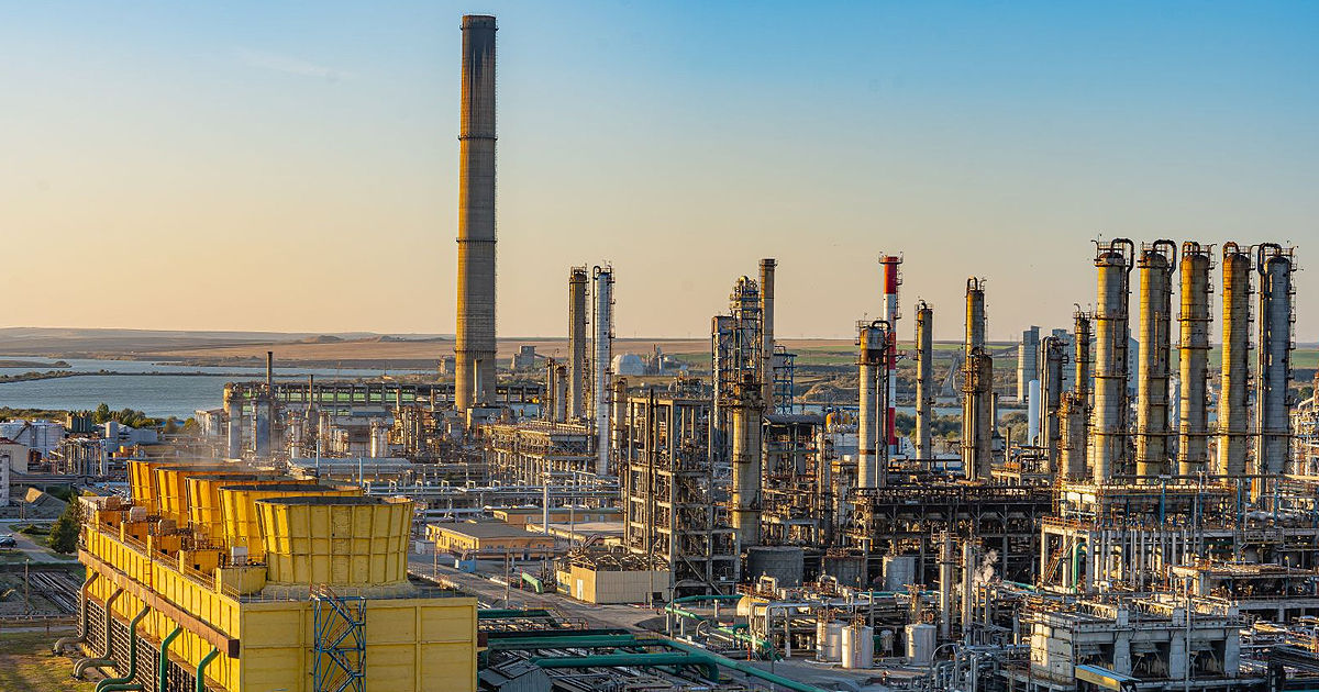 Scurgeri de amoniac, detectate la rafinăria Petromidia din România.