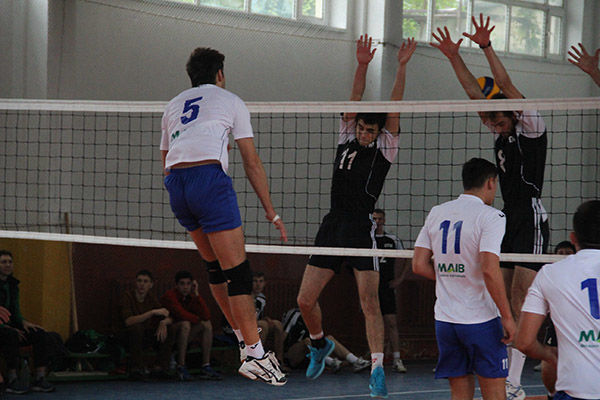 Dinamo-MAI și General Asigurări conduc campionatul de volei 