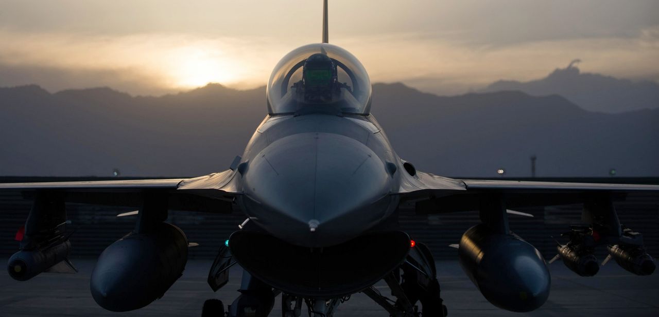 Турция направит истребители F-16 в Польшу.