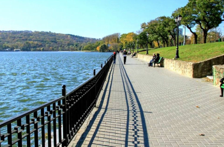 Бронзовую статуэтку "Маленького принца" установят в парке Валя Морилор.