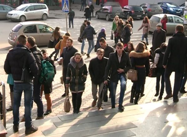 Noul Cod al Educatiei intrat in vigoare  toamna trecuta, prevede ca structura examenului de licenta ramane la discretia universitatilor.