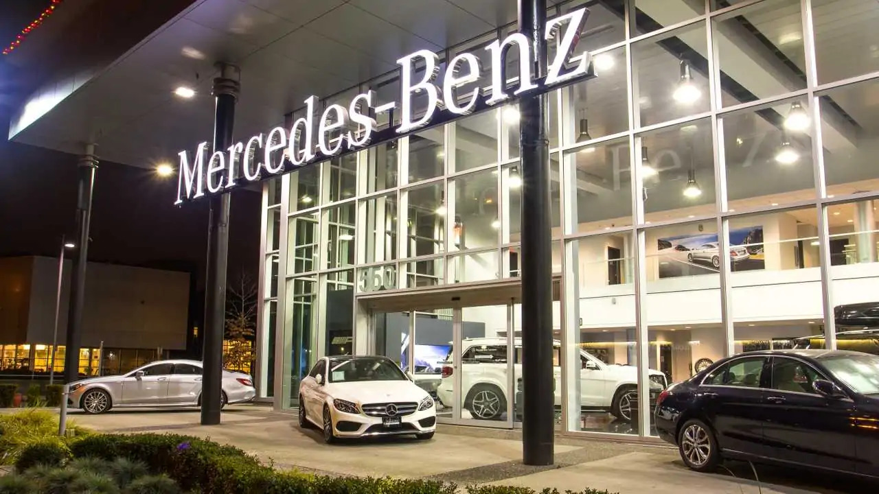 Mercedes-Benz устроит распродажу дилерских центров в Европе.