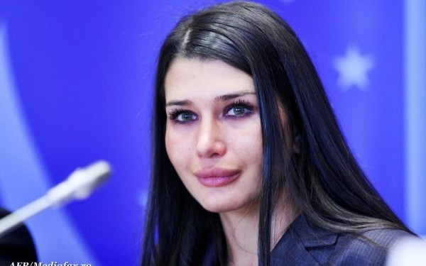 Surse din PDL, citate de Mediafax, au declarat ca Elena Basescu a demisionat din acest partid.