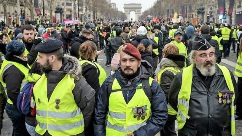 "Желтые жилеты" продолжают по субботам выходить на улицы в знак протеста.
