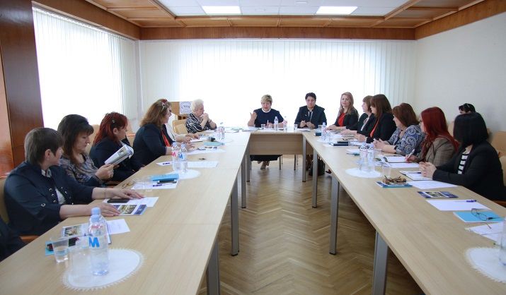 Определен процент руководящих должностей, которые должны занимать женщины.