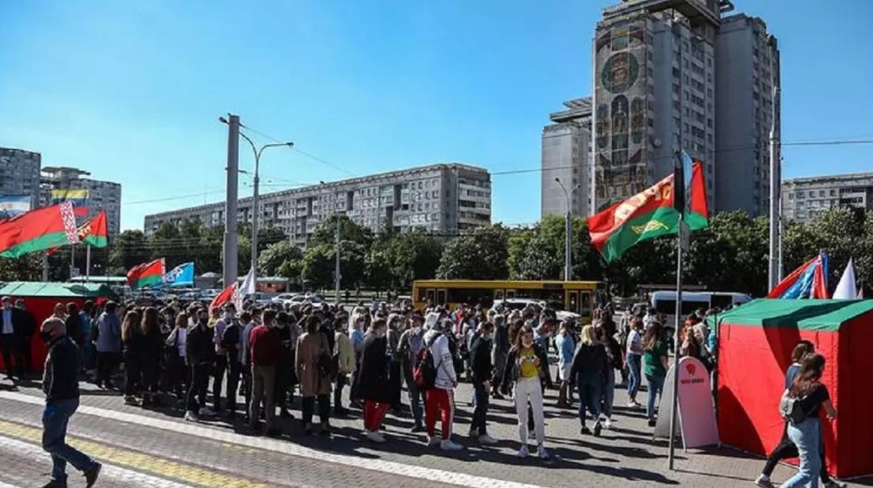 В Минске проходит митинг в поддержку Лукашенко.