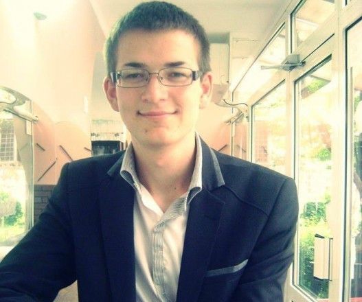 Studentul care a scăpat cu viaţă după ce a fost înjunghiat de un coleg de-al său de facultate, le-a declarat anchetatorilor că mobilul crimei a fost jaful.