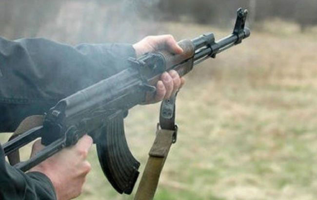 В Харькове из автомата обстреляли микроавтобус: погибли двое, преступник ликвидирован.