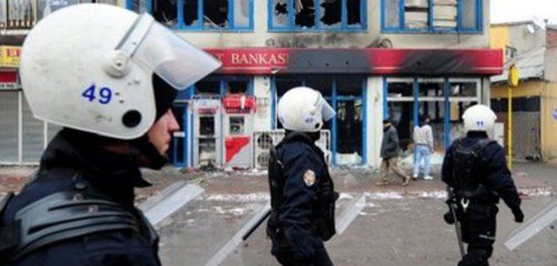 3 presupuşi membri ai reţelei teroriste ISIS, arestaţi în Turcia. Foto: mediafax.ro