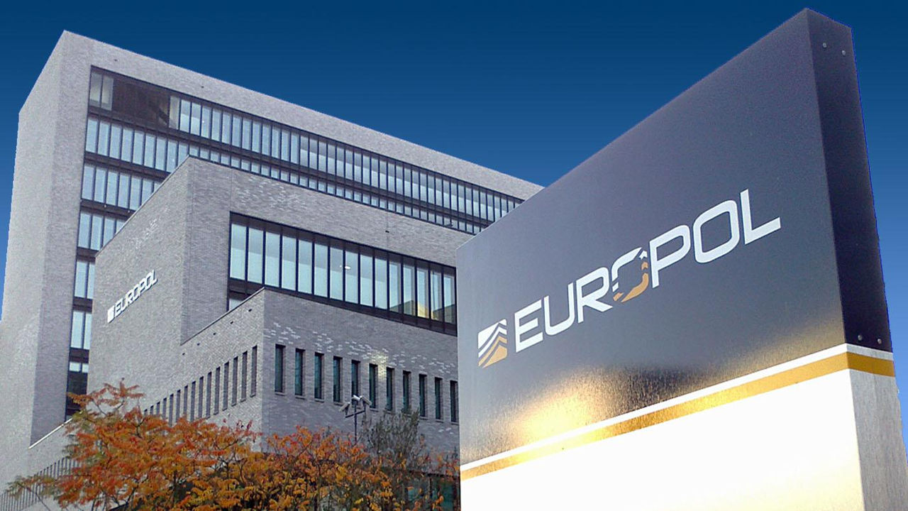 Европол: В Европе арестовали 22 подпольных торговца оружием.