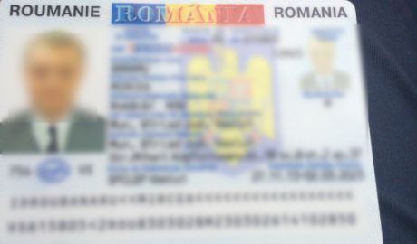 Falsificau acte româneşti şi organizau plecarea ilegală peste hotare a moldovenilor.