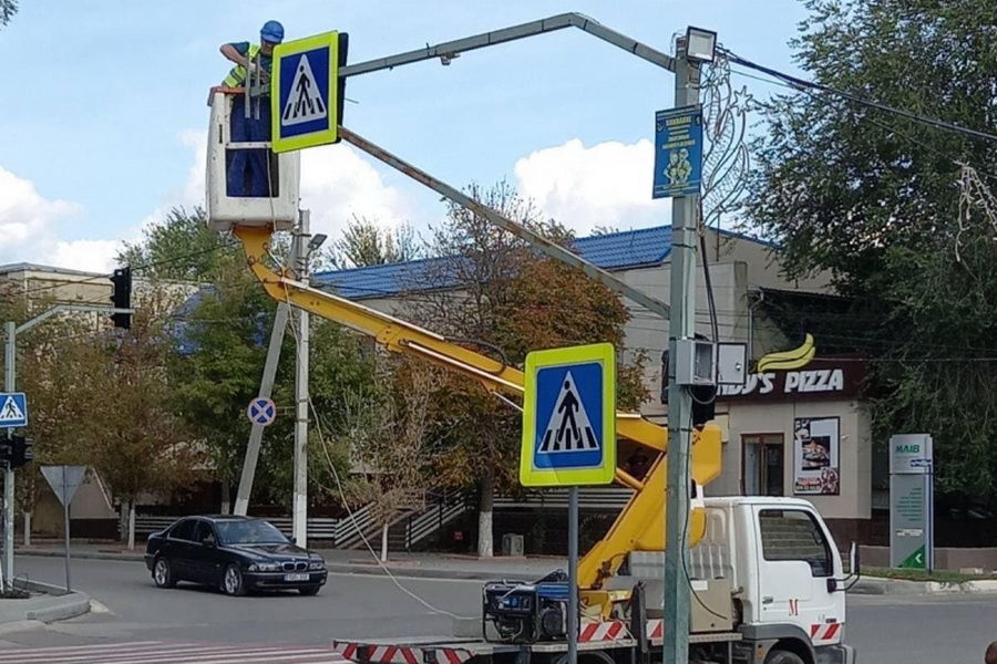 На одном из перекрестков в Чадыр-Лунге установили новые светофоры. Фото: gagauzinfo.md.