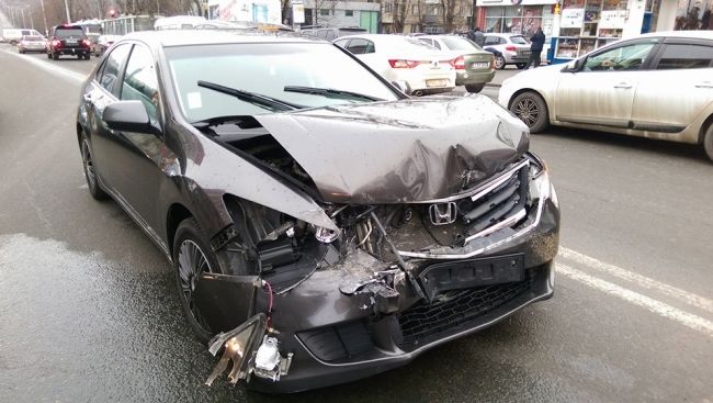 Accident grav în Capitală: O șoferiță, la spital