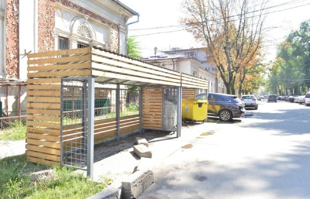 В столице установят новые платформы для сбора мусора.