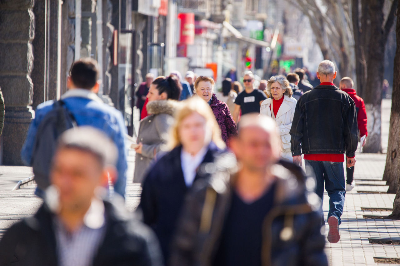 În Moldova, 33.000 de persoane primesc un salariu de 6.300 de lei.