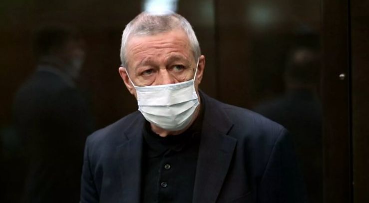 Адвокат рассказал о жизни Ефремова в колонии: Стал другим человеком.