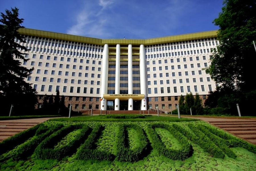 В четверг парламент рассмотрит Проект поправки к Конституции.