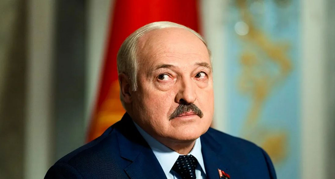 Лукашенко вслед за Путиным могут также обвинить в похищении украинских детей.