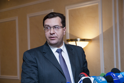 Marian Lupu a precizat că este vorba despre un ABC economic: analiză, bunăstare, creşterea Moldovei. Politicianul a menţionat că ţara noastră necesită investiţii şi din Est şi din Vest.