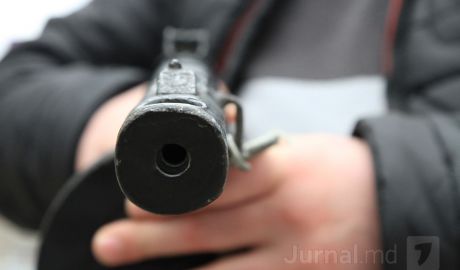Отец взял охотничье ружье, которым владел незаконно, и выстрелил сыну в голову.