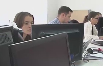 Прибавку к окладу получат работники предприятий, не финансируемых из госбюджета.