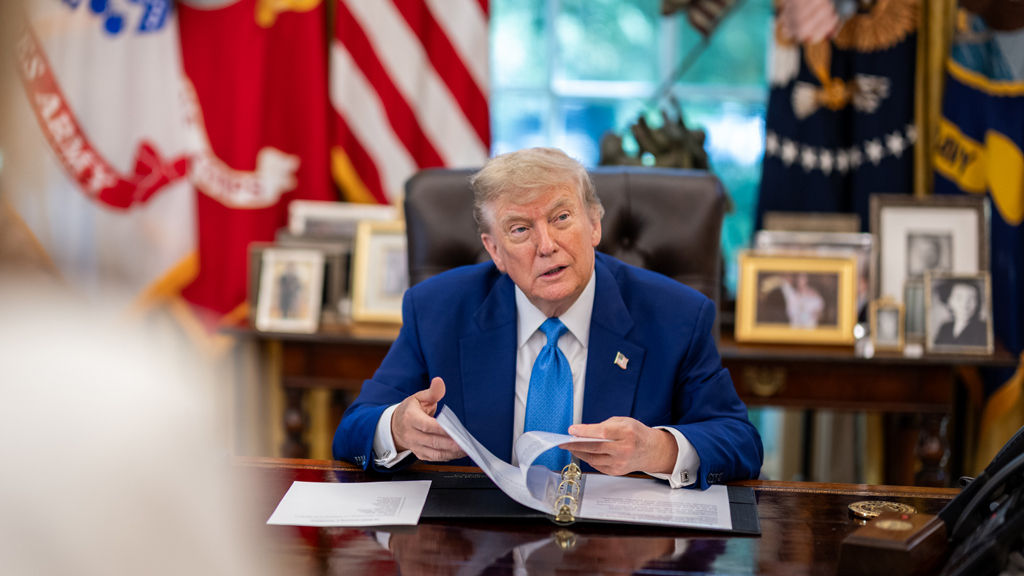 Трамп поручил проверить законность назначений в ФРС, сделанных при Байдене.