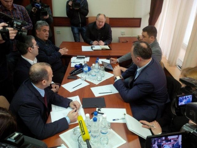 Liderul PSRM a declarat ca astazi a fost printre ultimele sedinte al comisiei parlamentare care ancheteaza cazul celor 3 banci: Banca de Economii, Banca Sociala si Unibank.”