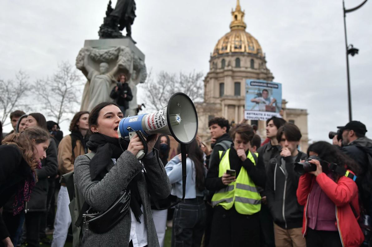 Во Франции не намерены прекращать протесты из-за пенсионной реформы.