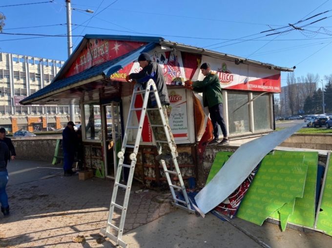 С улиц столицы убрали очередной незаконно установленный киоск.