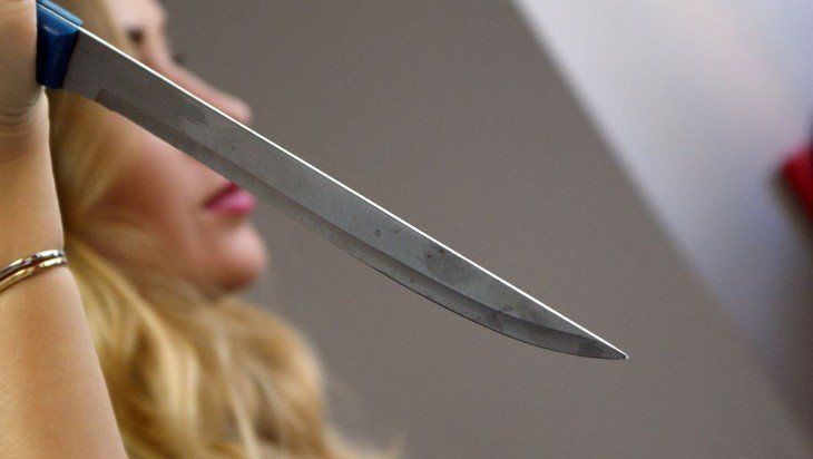 Женщина из Каушан пыталась убить односельчанку за сплетню.
