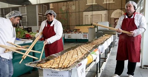 Cea mai mare plăcintă cu mere se va coace sâmbătă, 30 august, la Festivalul Diasporei.