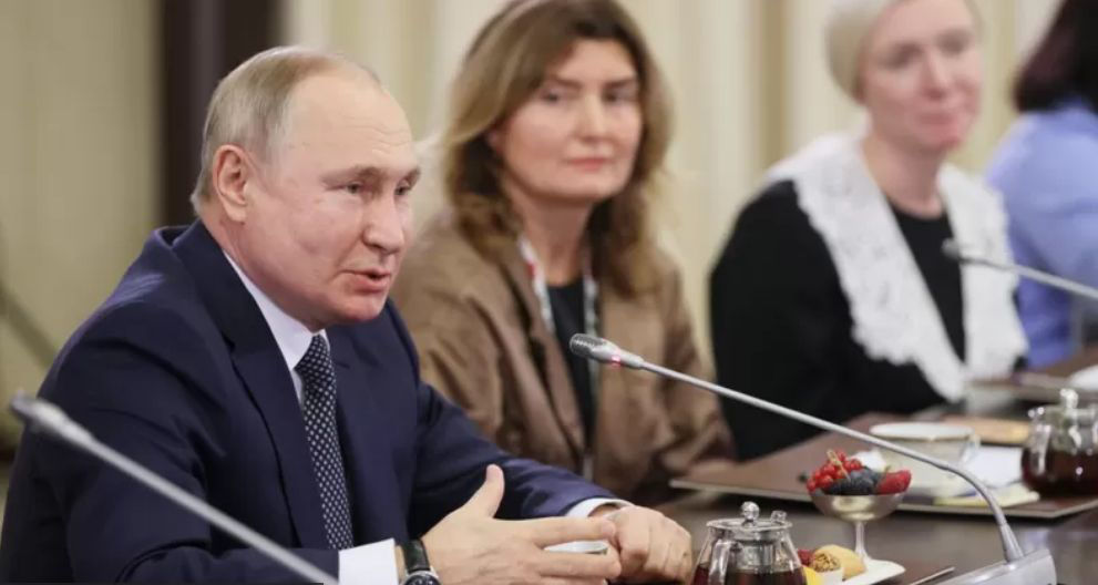 Путин - матери погибшего: Мы все смертны.