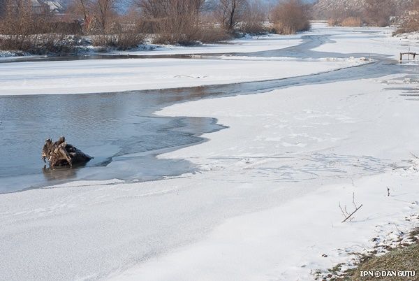 Postul vamal de tip debarcader „Soroca” și-a sistat temporar activitatea din cauza formării podurilor de gheață peste râul Nistru. 