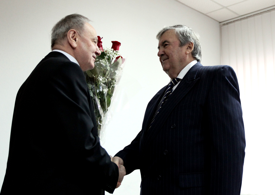 Primul președinte al Republicii Moldova, Mircea Snegur, susține că dintre toți foștii șefi de stat ține cel mai mult legătura cu Petru Lucinschi.