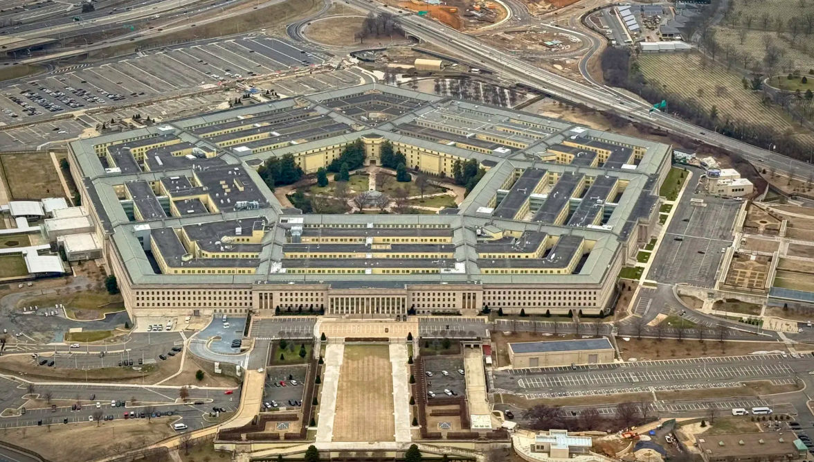 Alertă la Pentagon: Mai multe etaje, evacuarea din cauza unor substanțe periculoase.