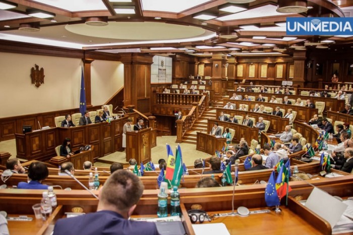 Totodată, în sesiunea de primăvară 2014, au avut loc 252 de ședințe a comisiilor parlamentare.