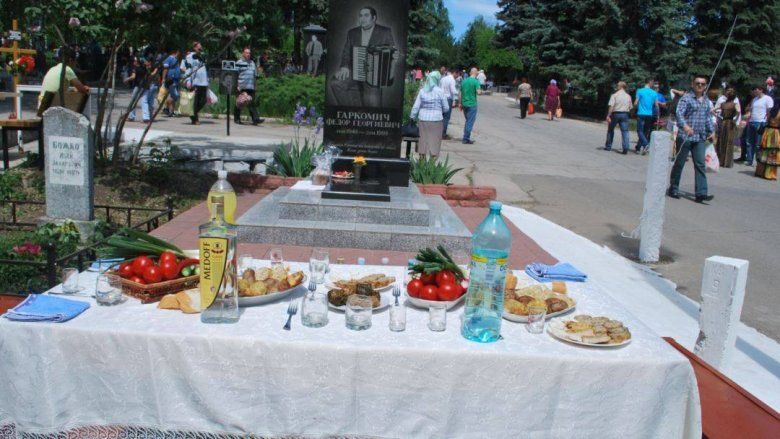 Răposații trebuie pomeniți respectând limita bunului simț. Foto:prime.md