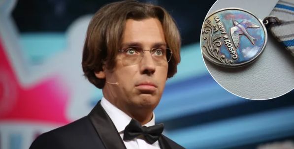 Российских артистов предлагают лишить наград и званий.
